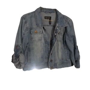 JEAN Jacket. 3/4 sleeve. Size small in juniors 🛍
